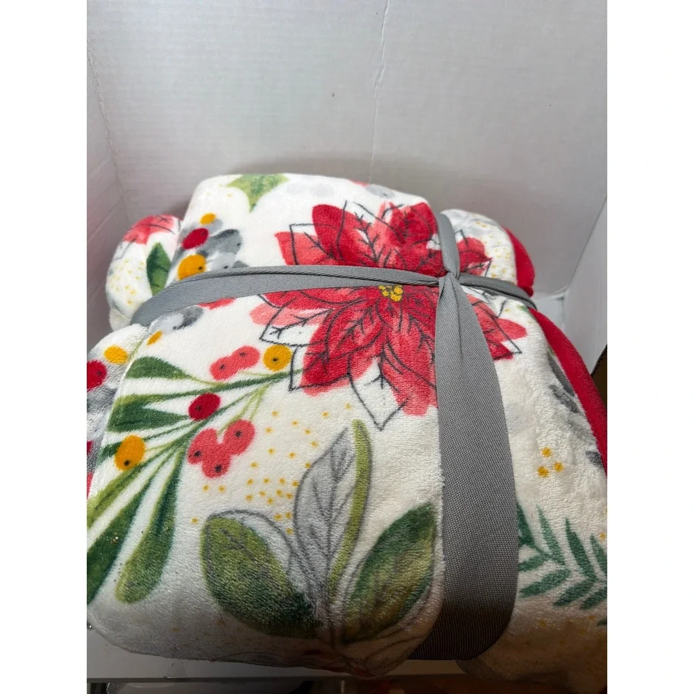 NWT 2021 Better Homes & Gardens Sherpa Throw 50x72 Poinsettia Red White Holiday